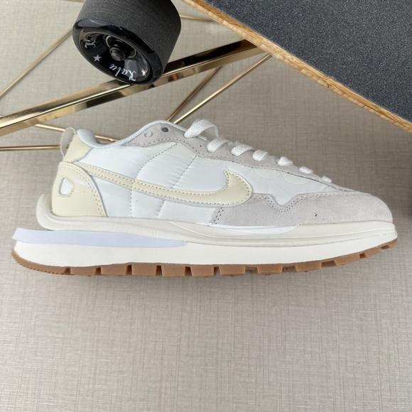 Nike Vaporwaffle sacai Sail Gum - Picture 7 of 9